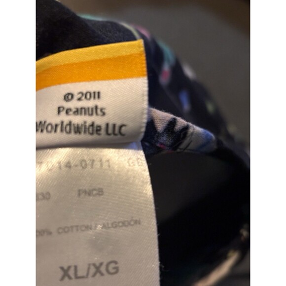 Charlie Brown Gang Medical Scrubs Snoopy Christmas XL EUC - Picture 11 of 14